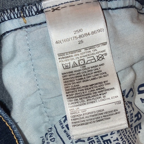 GAP Mid Rise Denim Shorts - Deep Blue women’s waist 26” rise 8.25” inseam 7” - Picture 3 of 12